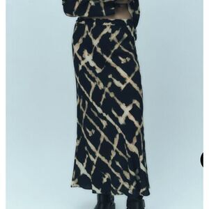 ZARA PRINTED FLOWING SKIRT XS BLACK/CREAM NWT
